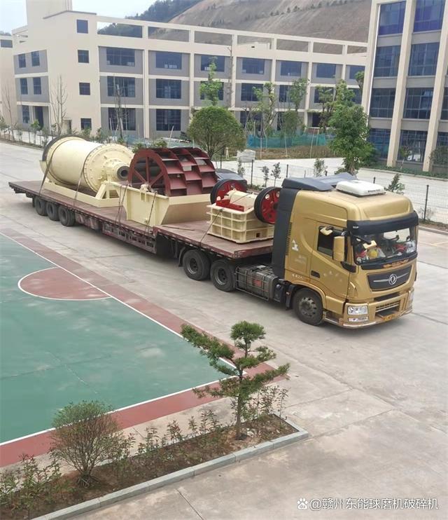 鄂式破碎机、球磨机、洗砂机今天出发啦！(图2)