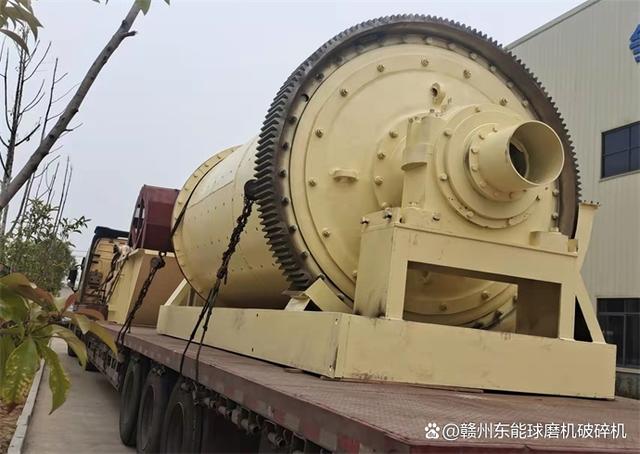 鄂式破碎机、球磨机、洗砂机今天出发啦！(图3)