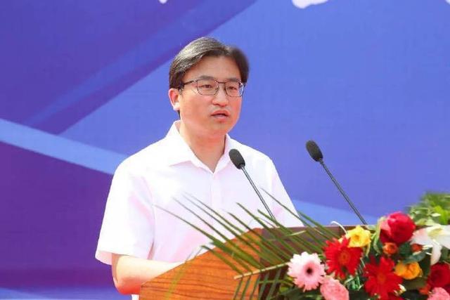 助力“一带一路”！山推矿山大型矿用装备批量出口发运(图2)