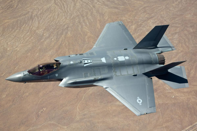 F35隐身战斗机有多先进？全身上下都是黑科技，比F22还要厉害(图4)