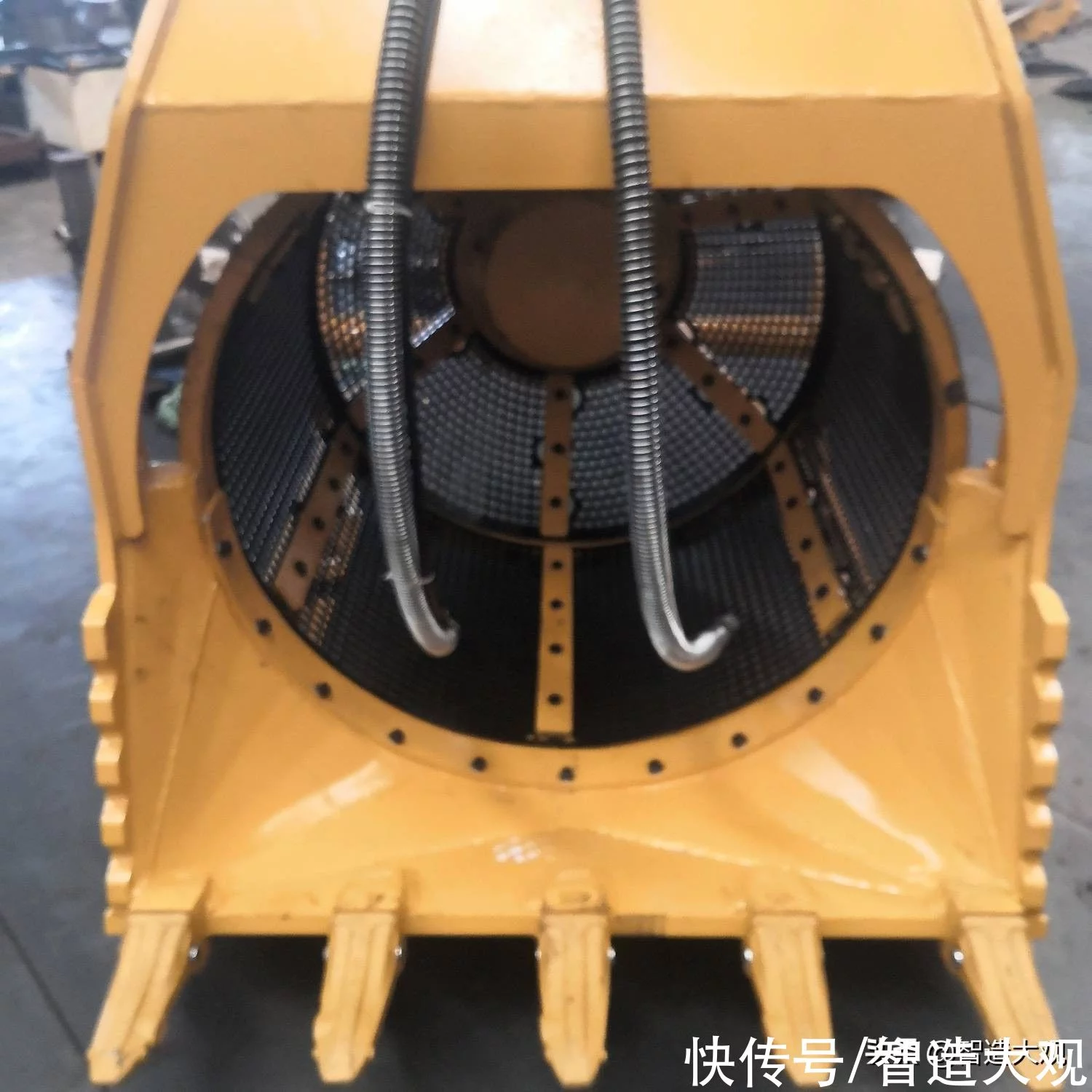 180-260挖掘机滚筒筛，筛沙筛石斗，实拍简介(图1)