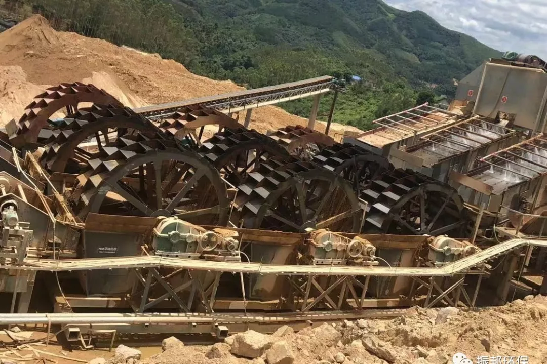 振邦干货为什么大型骨料生产线,都选择轮式洗砂机(图1) 振邦干货为什么大型骨料生产线,都选择轮式洗砂机(图1)