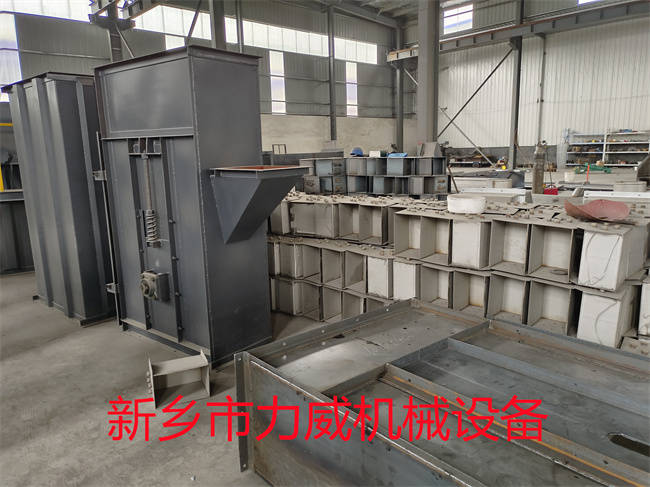 斗式提升机分为3类玻璃砂砂浆站板链垂直提升机(图3) 斗式提升机分为3类玻璃砂砂浆站板链垂直提升机(图3)