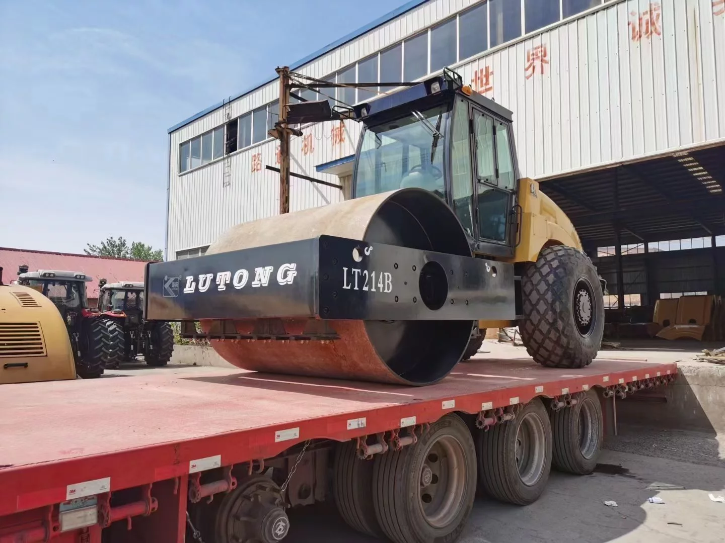 压实力强，压实速度快，14吨单钢轮振动压路机(图1)