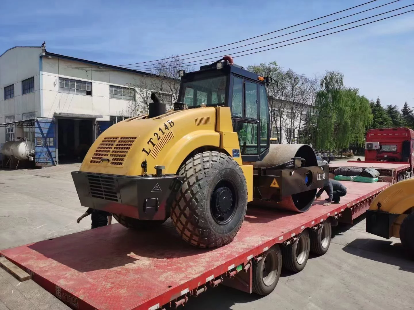 压实力强，压实速度快，14吨单钢轮振动压路机(图2)