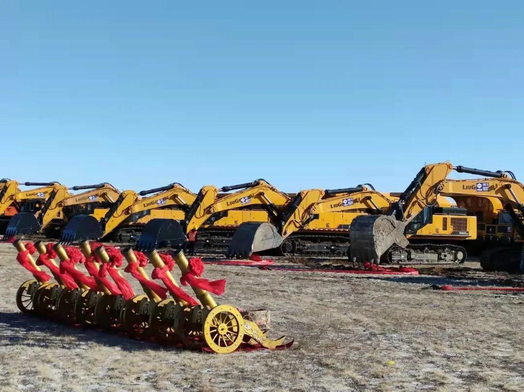 黄金搭档，强悍出击！柳工矿用成套设备交付内蒙大型露天煤矿(图1)