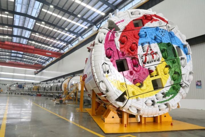 瞄准矿山隧道！中铁装备一批先进施工装备集中亮相(图2)