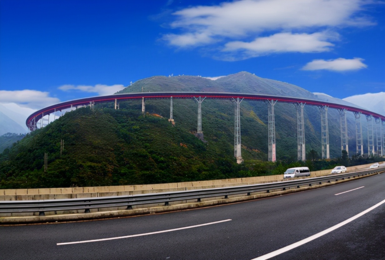 获4项世界第一！中国打造双螺旋大桥，老外直呼不可思议(图1)