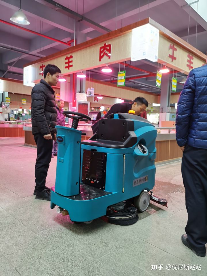 云南洗地机发展迅速高效彻底完成清洁任务(图1)