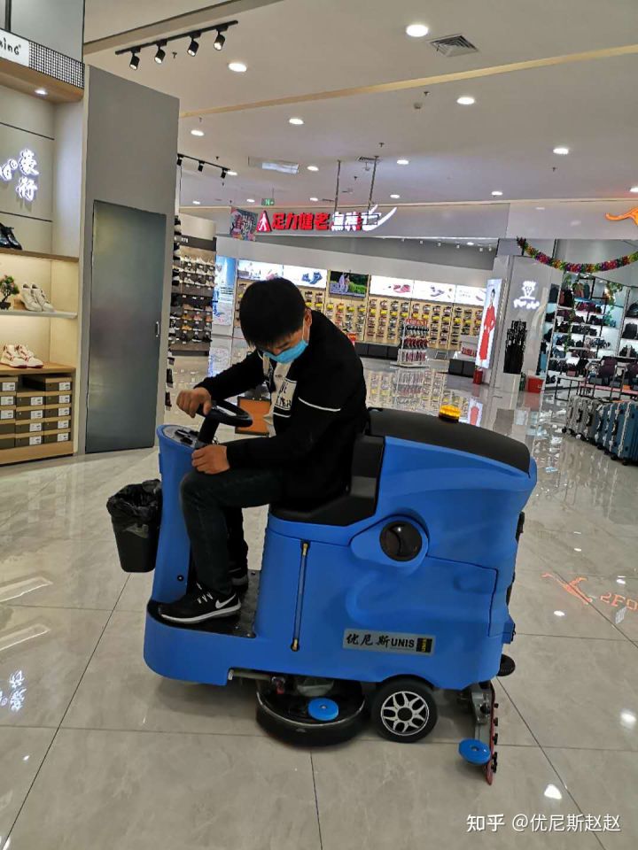 云南洗地机发展迅速高效彻底完成清洁任务(图3)