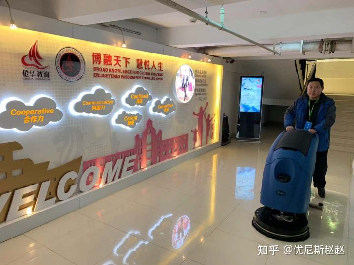 云南洗地机发展迅速高效彻底完成清洁任务(图2)