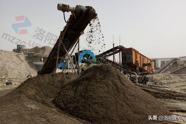 不吹不黑！想办砂石厂购买二手洗砂机设备到底值不值得？(图1)