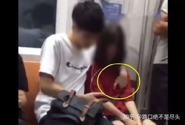 温州星巴克上演精彩一幕，不雅行为被“现场直播”：别把不要脸，当成性解放！(图7)