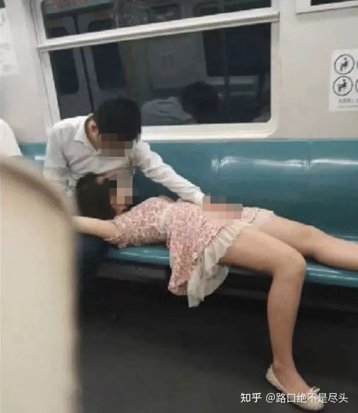 温州星巴克上演精彩一幕，不雅行为被“现场直播”：别把不要脸，当成性解放！(图6)