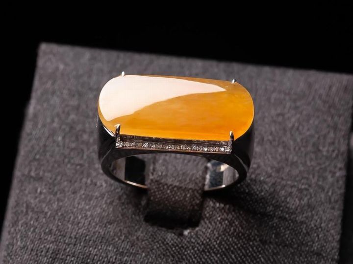 黄翡翠属于什么档次？它的价值如何？(图3)