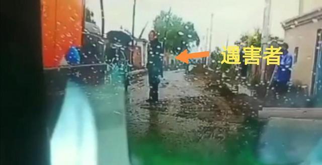 吉林男子用挖掘机挖斗将修路工地的工头拍死，连拍8下，惨不忍睹(图1)