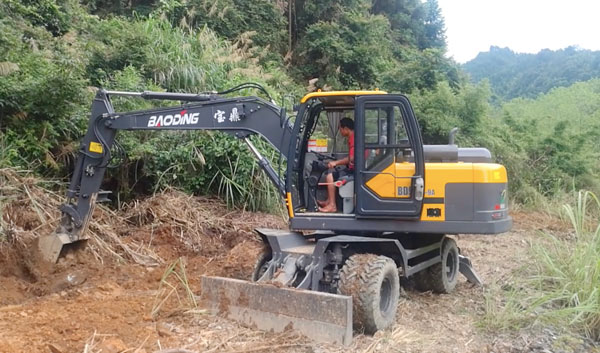 国产轮式挖掘机元老品牌盘点(图1)