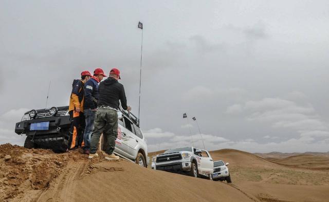 沙漠底下有水有多危险？老外用小车模拟得出答案，结果让人后怕！(图1)