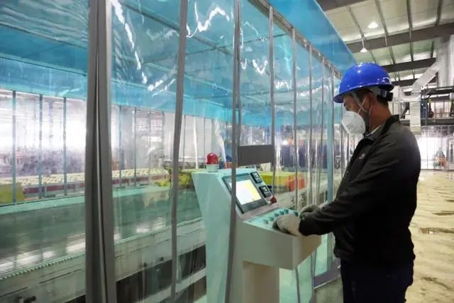 山东一石英砂板材生产线试生产，预计年生产240万平方米！(图3)