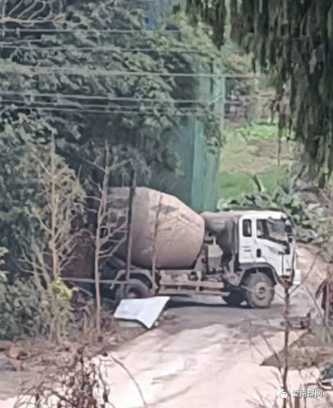 拆除！网曝南部出现非法搅拌站，多部门现场联合执法！(图1)