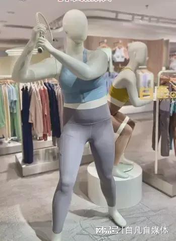 女装店用壮硕模特展示衣服引热议(图2)