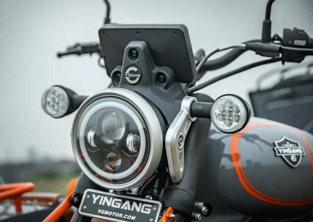 售价3.98万，解读国产多功能侉子：银钢边三轮500，满足全家出行(图2)