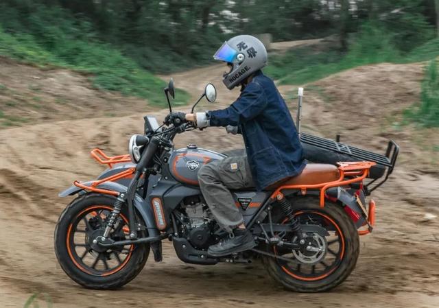 售价3.98万，解读国产多功能侉子：银钢边三轮500，满足全家出行(图6)