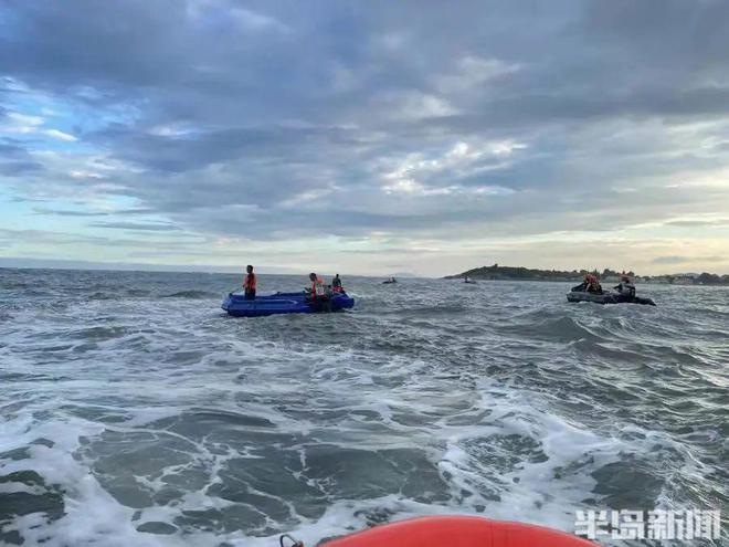 痛心！青岛海边俩小伙被海浪卷走！一人遗体已被找到……(图3)