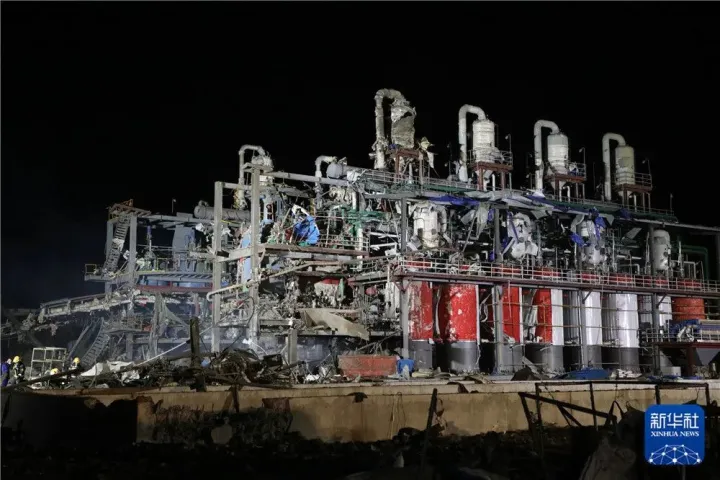 兰州新区一企业发生爆炸已致8人受伤6人失联(图3)