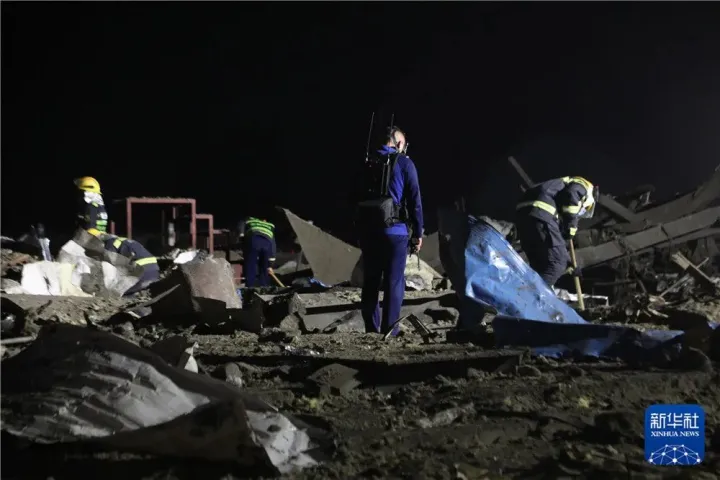 兰州新区一企业发生爆炸已致8人受伤6人失联(图4)