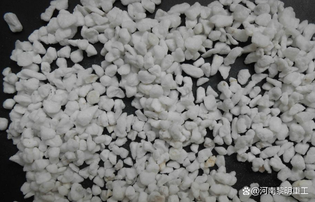 时产300吨珍珠岩制砂用什么设备？时产300吨珍珠岩制砂流程？(图1)