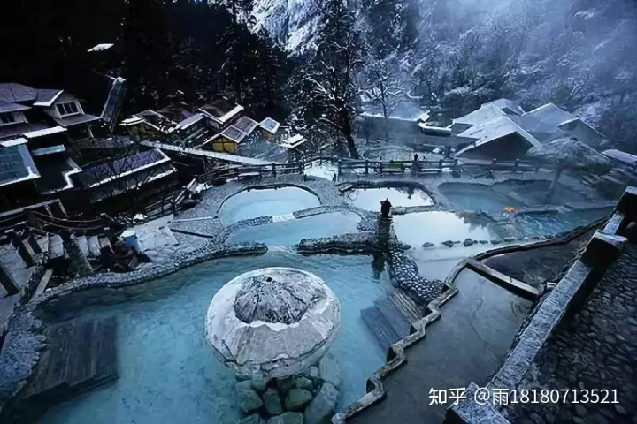【收藏】四川温泉旅游大全，四川十大温泉，四川泡温泉去哪里？四川温泉度假村有哪些？四川冬季泡温泉的好去处好地方在哪里？泡温泉的注意事项有哪些？(图2)