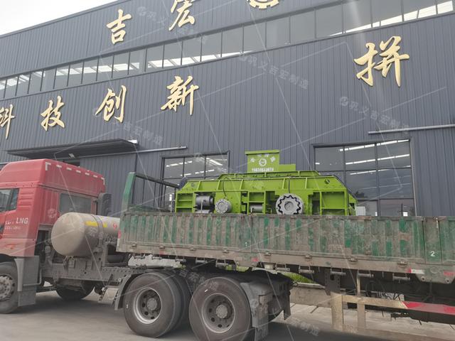 花岗岩液压双辊制砂机优于锤式制砂机，不用更换易损件！(图3)