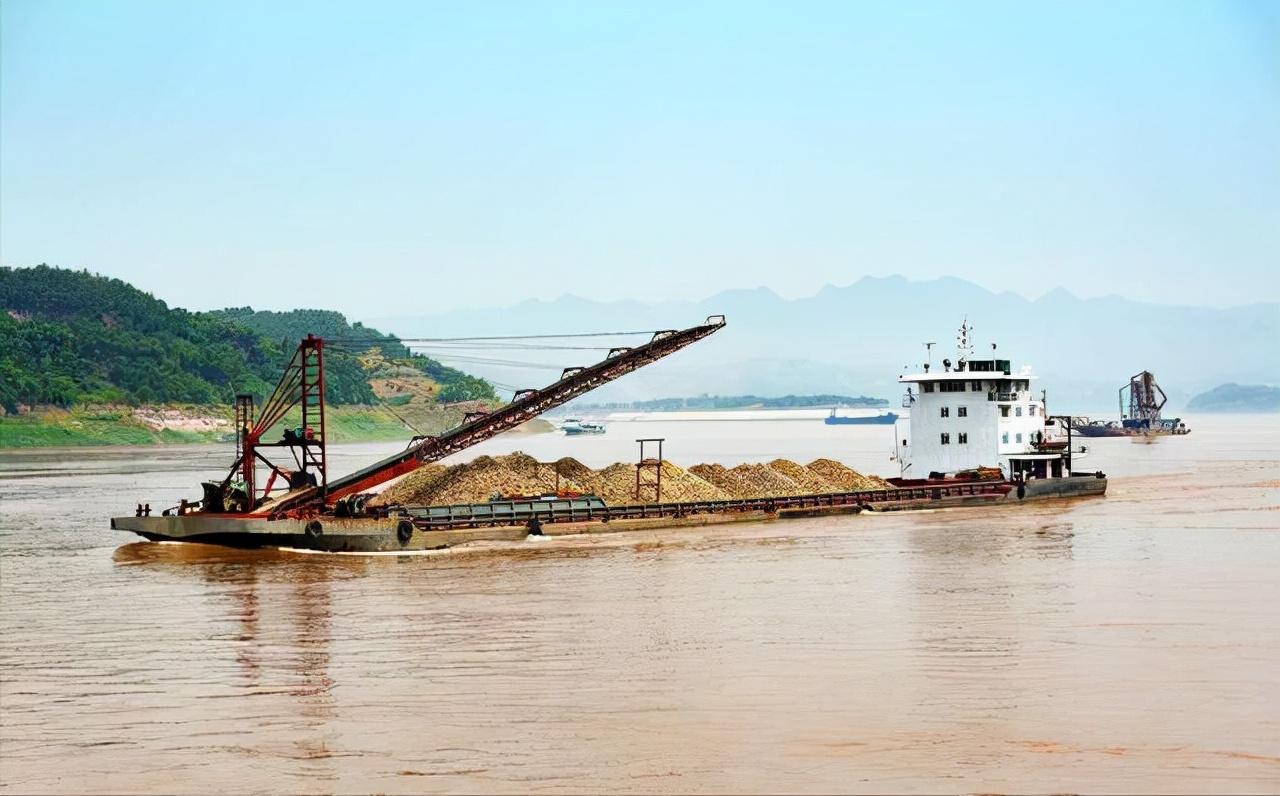 盗采江砂14.5万吨，价值超1000万！江苏一盗采江砂团伙95人被抓(图2)