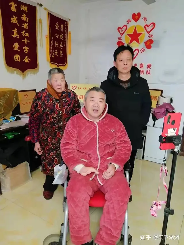 “我们没有忘记你！”长沙爱心市民慰问金牌义工王富成(图32)