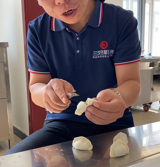 想做饺子加工厂，应该怎么选择饺子机相关设备？(图3)