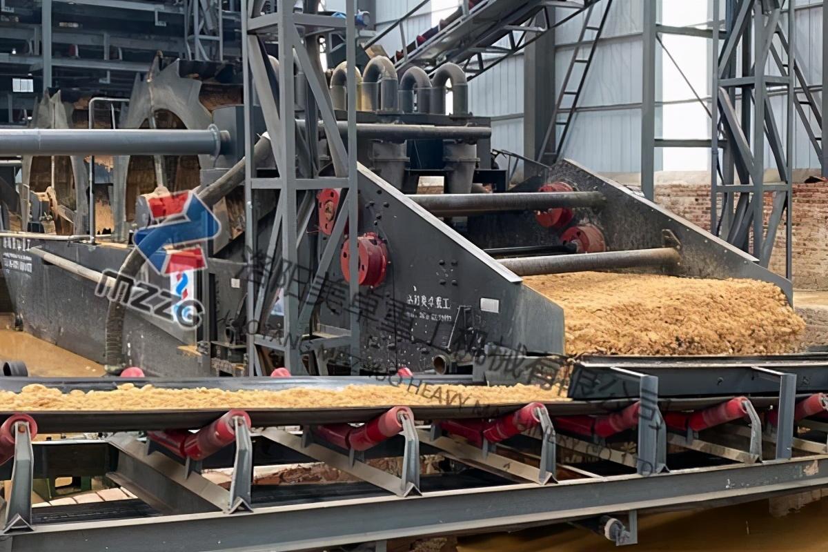 沙场一年可以挣多少钱？一套水洗砂生产线包含哪些设备？(图1)