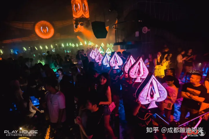 请问第一次去酒吧蹦迪的流程？还有散台卡座之类的是什么意思？(图5)