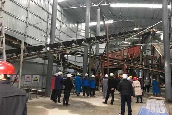 东南公司组织的砂石料加工观摩会在新福厦3标胜利举办(图3)