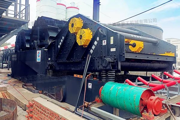 直击现场河南信阳时产300吨双轮洗砂一体机现场(图5)