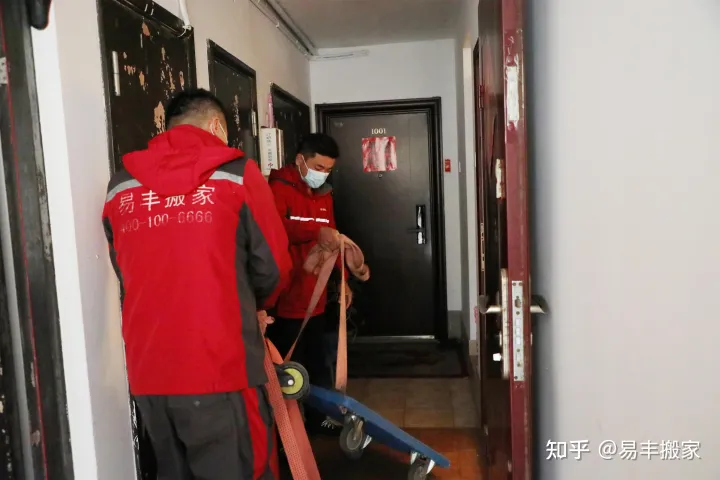 昆明搬钢琴贵吗？昆明搬钢琴一般多少钱？易丰搬家来揭秘！(图1)