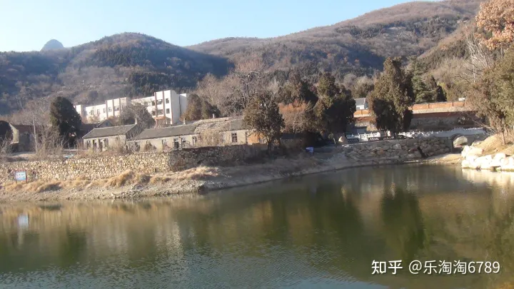 泰安一条街道，首有著名景点，尾有繁华夜市，低调却有顶尖美食，内有一建筑承载了几代人的记忆！(图1)