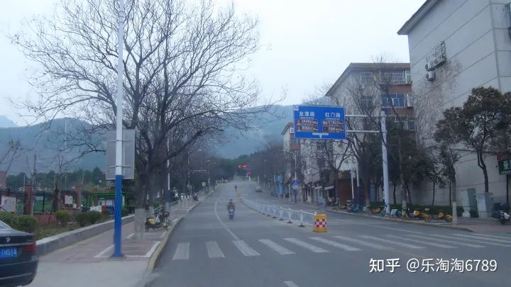 泰安一条街道，首有著名景点，尾有繁华夜市，低调却有顶尖美食，内有一建筑承载了几代人的记忆！(图3)