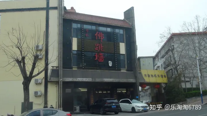 泰安一条街道，首有著名景点，尾有繁华夜市，低调却有顶尖美食，内有一建筑承载了几代人的记忆！(图4)