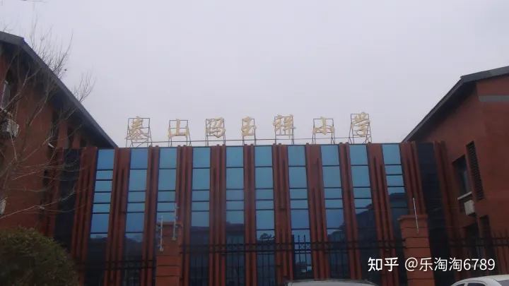 泰安一条街道，首有著名景点，尾有繁华夜市，低调却有顶尖美食，内有一建筑承载了几代人的记忆！(图6)