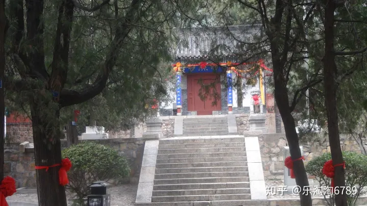 泰安一条街道，首有著名景点，尾有繁华夜市，低调却有顶尖美食，内有一建筑承载了几代人的记忆！(图8)