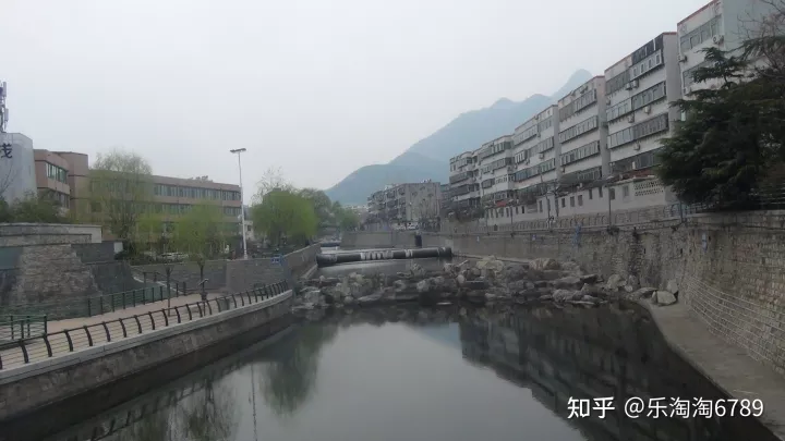 泰安一条街道，首有著名景点，尾有繁华夜市，低调却有顶尖美食，内有一建筑承载了几代人的记忆！(图13)