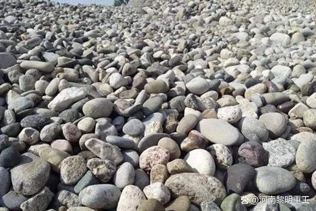 时产100吨的河卵石全套制砂生产线设备有哪些？(图1)