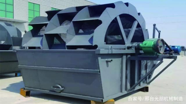 轮式洗砂机振动脱水筛滚筒筛沙机振动砂石分离移动破碎机(图1)