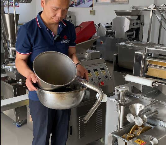 仿手工饺子机怎么清洗？刘二手把手教你(图4)